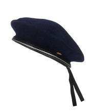 Cargar imagen en el visor de la galería, Boina vasca Elosegui Che diseño militar 100% lana merino cinta ajustable - El triunfo Velayos