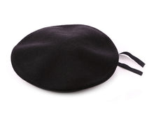 Cargar imagen en el visor de la galería, Boina vasca Elosegui Che diseño militar 100% lana merino cinta ajustable - El triunfo Velayos