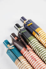 Charger l&#39;image dans la galerie, Paraguas EZPELETA 10434 . Plegable automático. Tejido rayas ,funda a juego