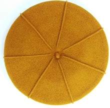 Charger l&#39;image dans la galerie, Elosegui Béret Basque pour femme modèle Borobil avec doublure 100% laine mérinos avec décoration symbole