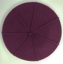 Charger l&#39;image dans la galerie, Elosegui Béret Basque pour femme modèle Borobil avec doublure 100% laine mérinos avec décoration symbole