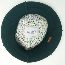 Charger l&#39;image dans la galerie, Elosegui Béret Basque pour femme modèle Borobil avec doublure 100% laine mérinos avec décoration symbole