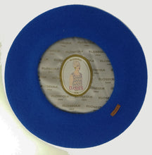 Load image into Gallery viewer, Elosegui Basque beret for women model Dame 100% Merino wool