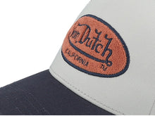 Laden Sie das Bild in den Galerie-Viewer, Gorra trucker parche oval Terry Von Dutch