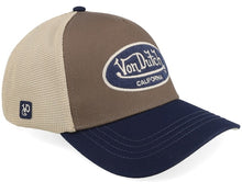 Laden Sie das Bild in den Galerie-Viewer, Gorra trucker parche oval Terry Von Dutch