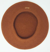 Load image into Gallery viewer, Elosegui Basque beret for women model Dame 100% Merino wool unlined